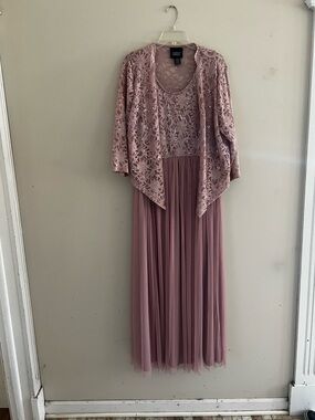 Dusty pink mauve Lace embroidered embellishments tulle evening gown extra large